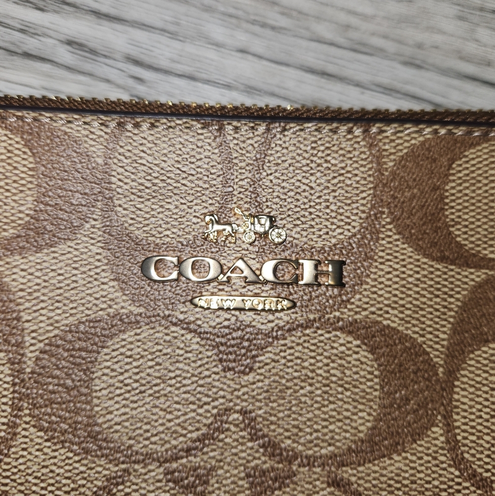 Brand New Brown Coach Monogram Canvas Wristlet - Picture 2 of 4